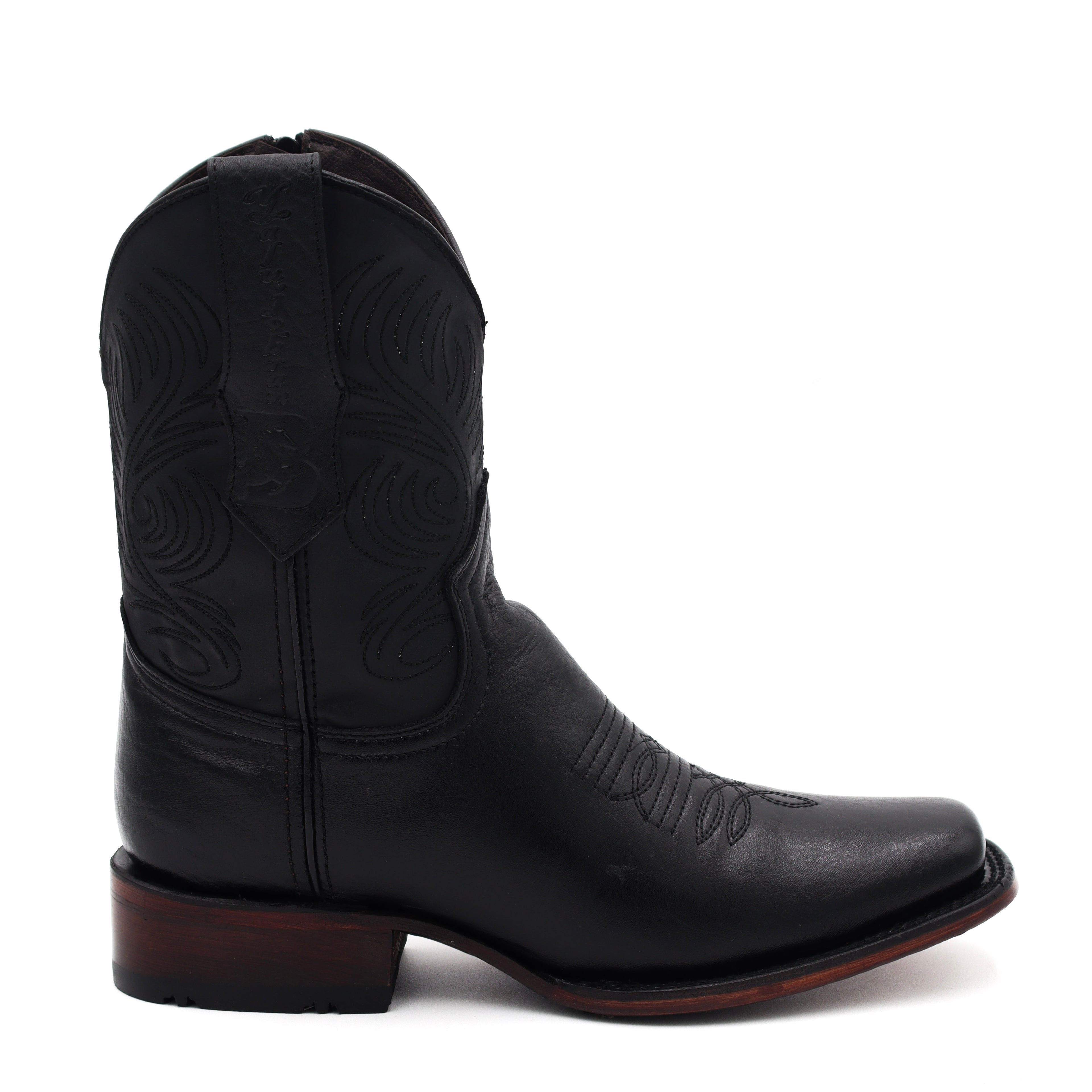 Alaska Cuello Toro Negro Cuadrada