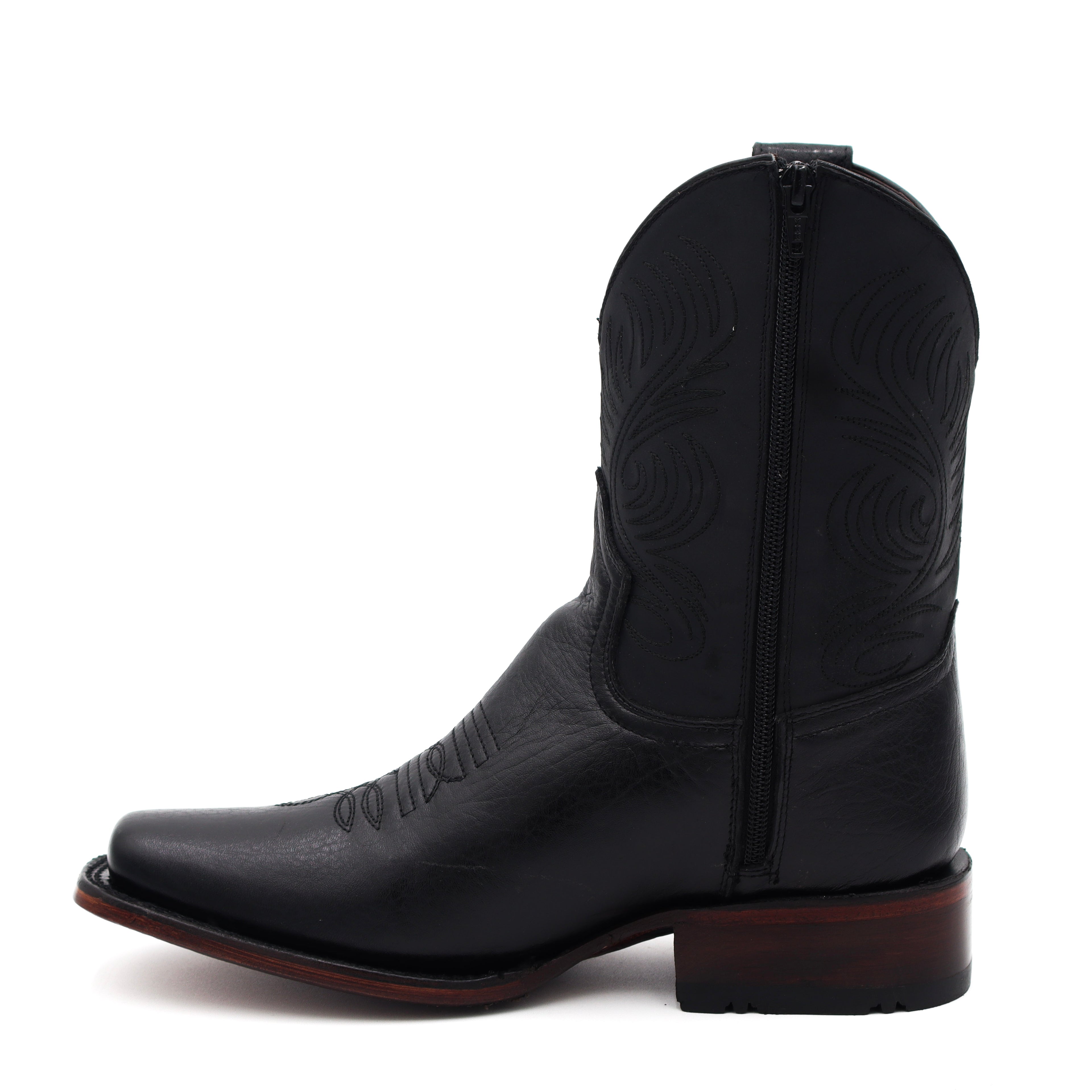 Alaska Cuello Toro Negro Cuadrada