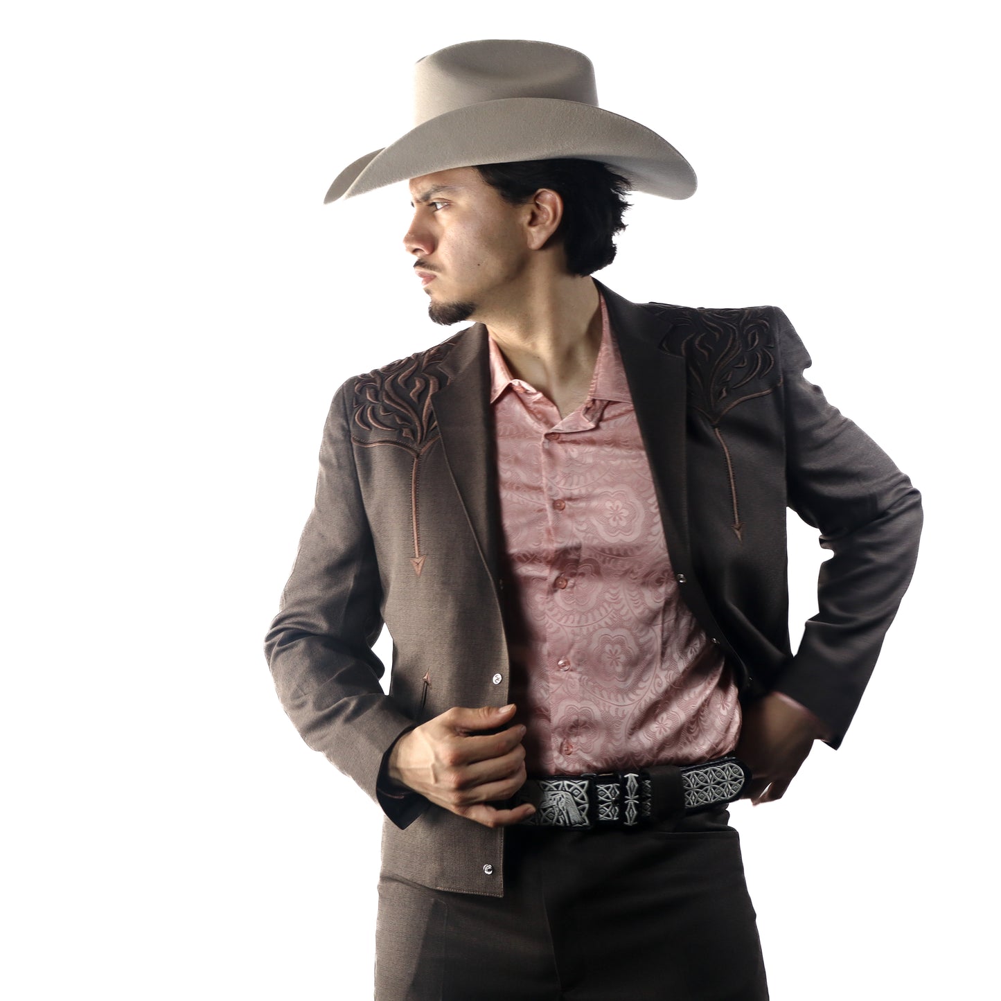 Traje Caporal Toledo Café Bordado Hojas