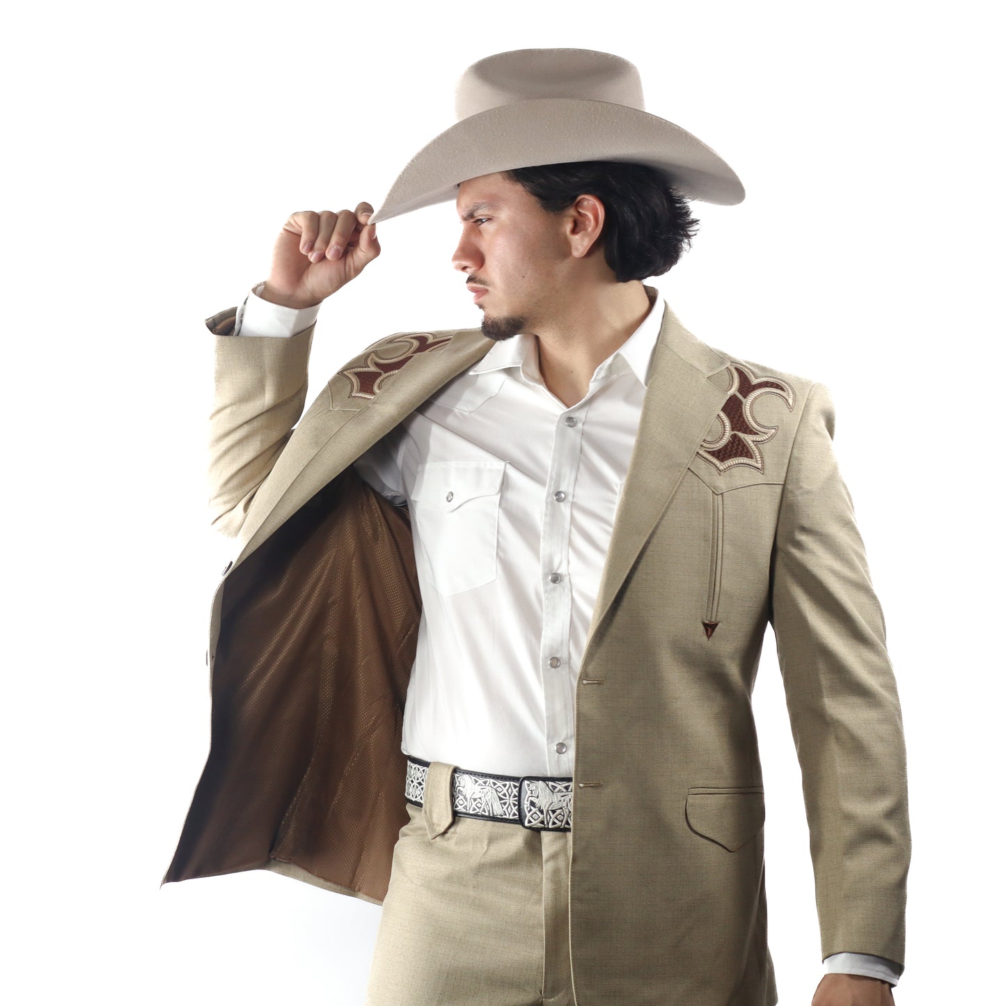 Traje Toledo Camel Bordado Bumerang