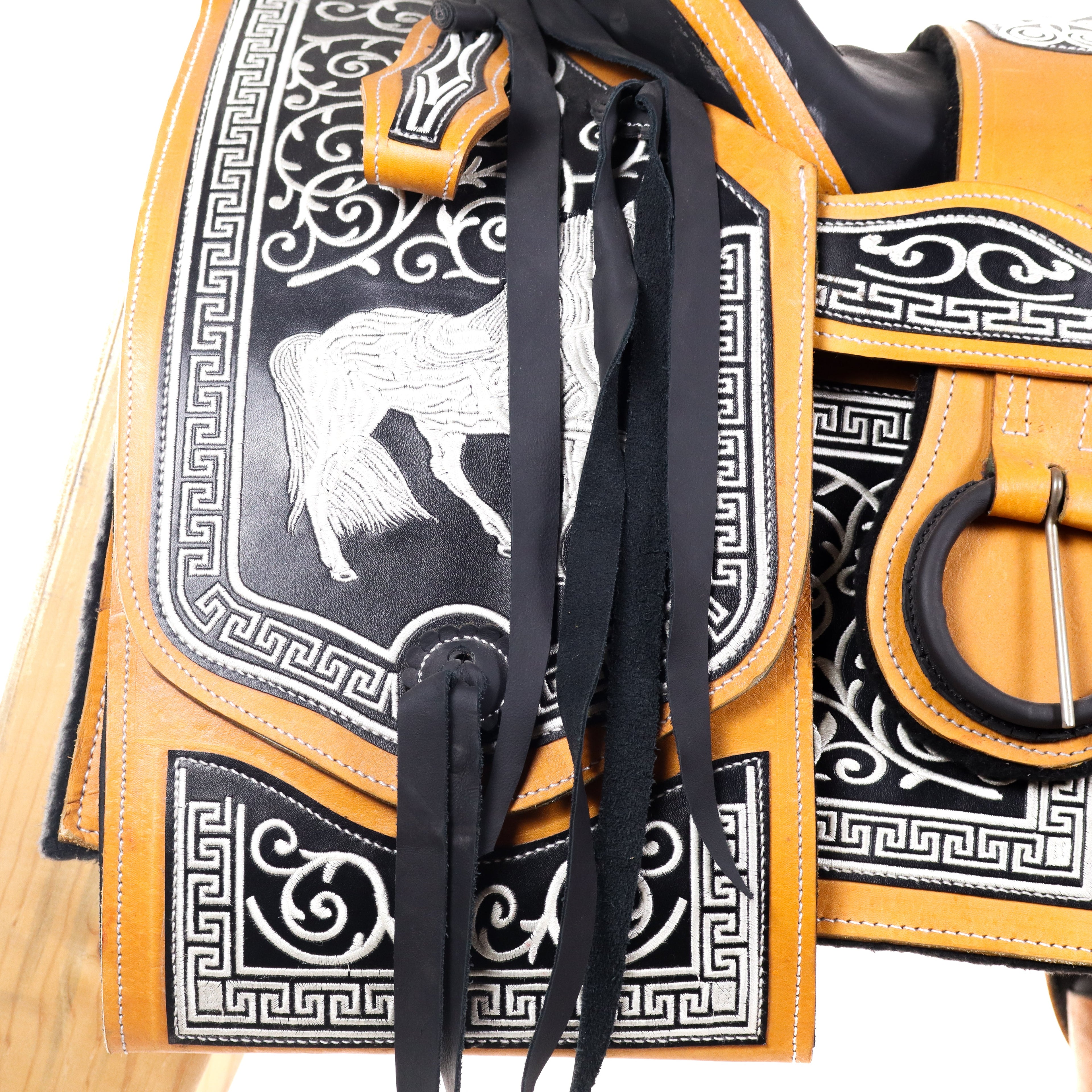 Charro Saddle 16" - Black and Tang | Horse Q2