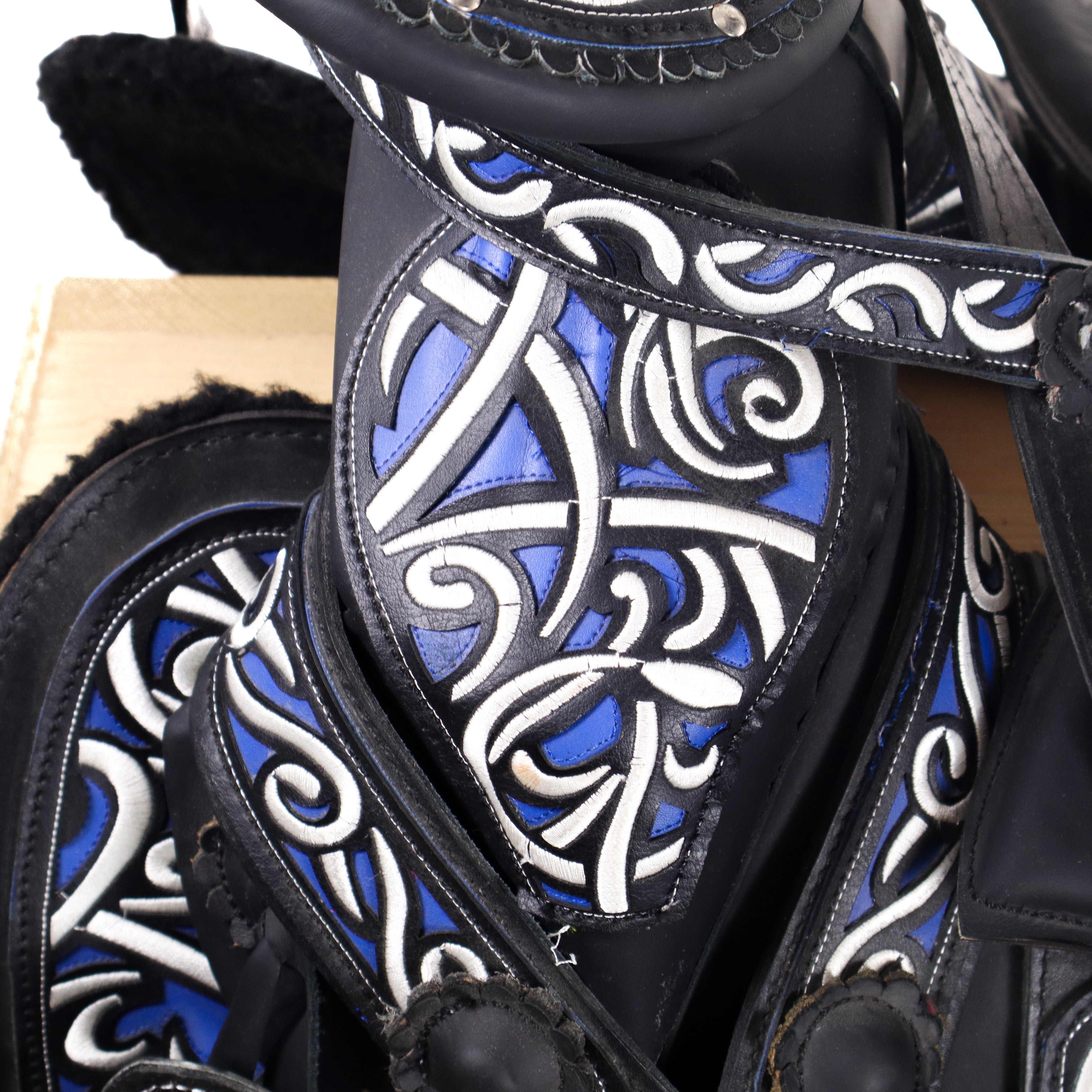 Ducktail Charro Saddle 16" - Black and Blue | Horse