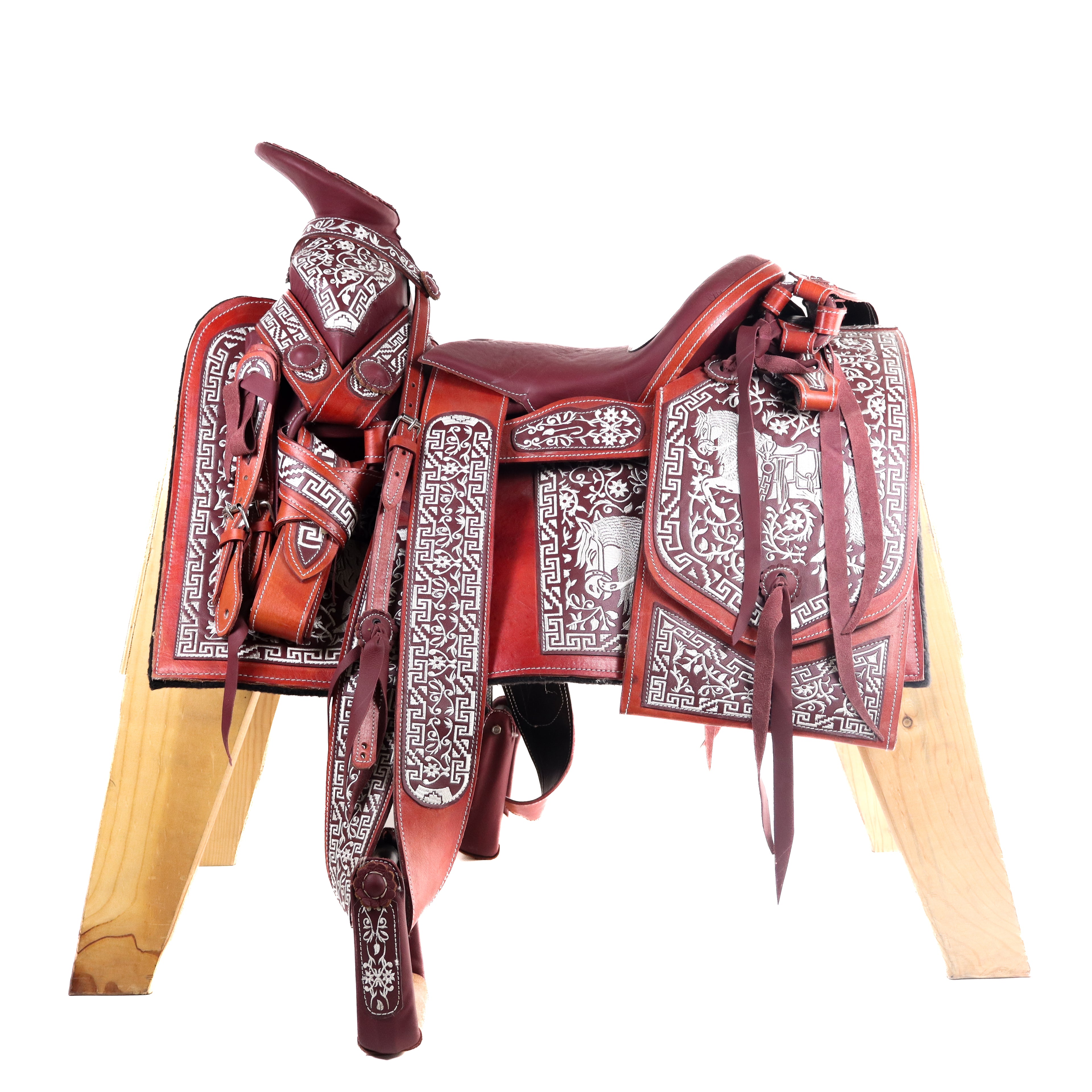 Charro Saddle 16" - Red | Horse Q2
