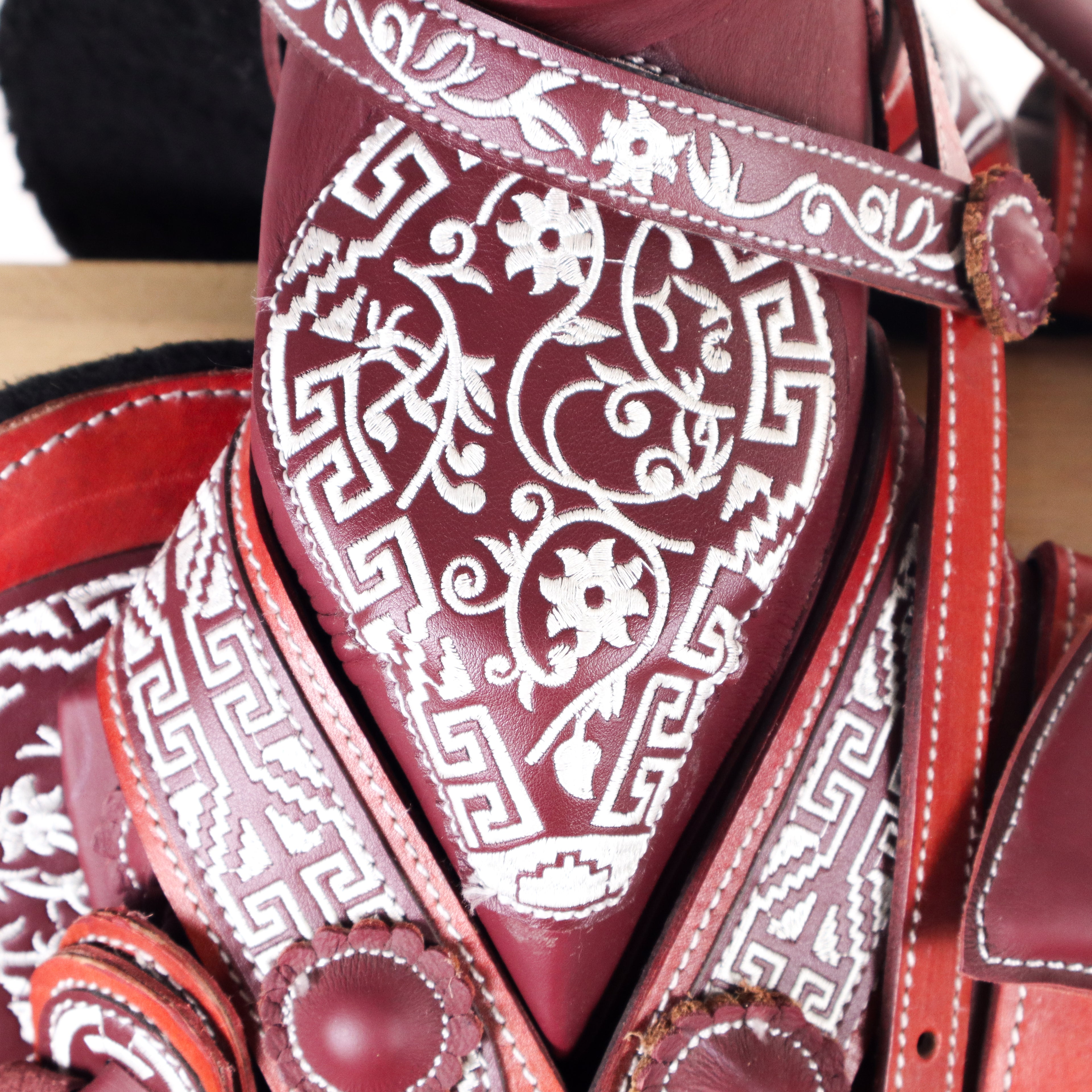 Charro Saddle 16" - Red | Horse Q2