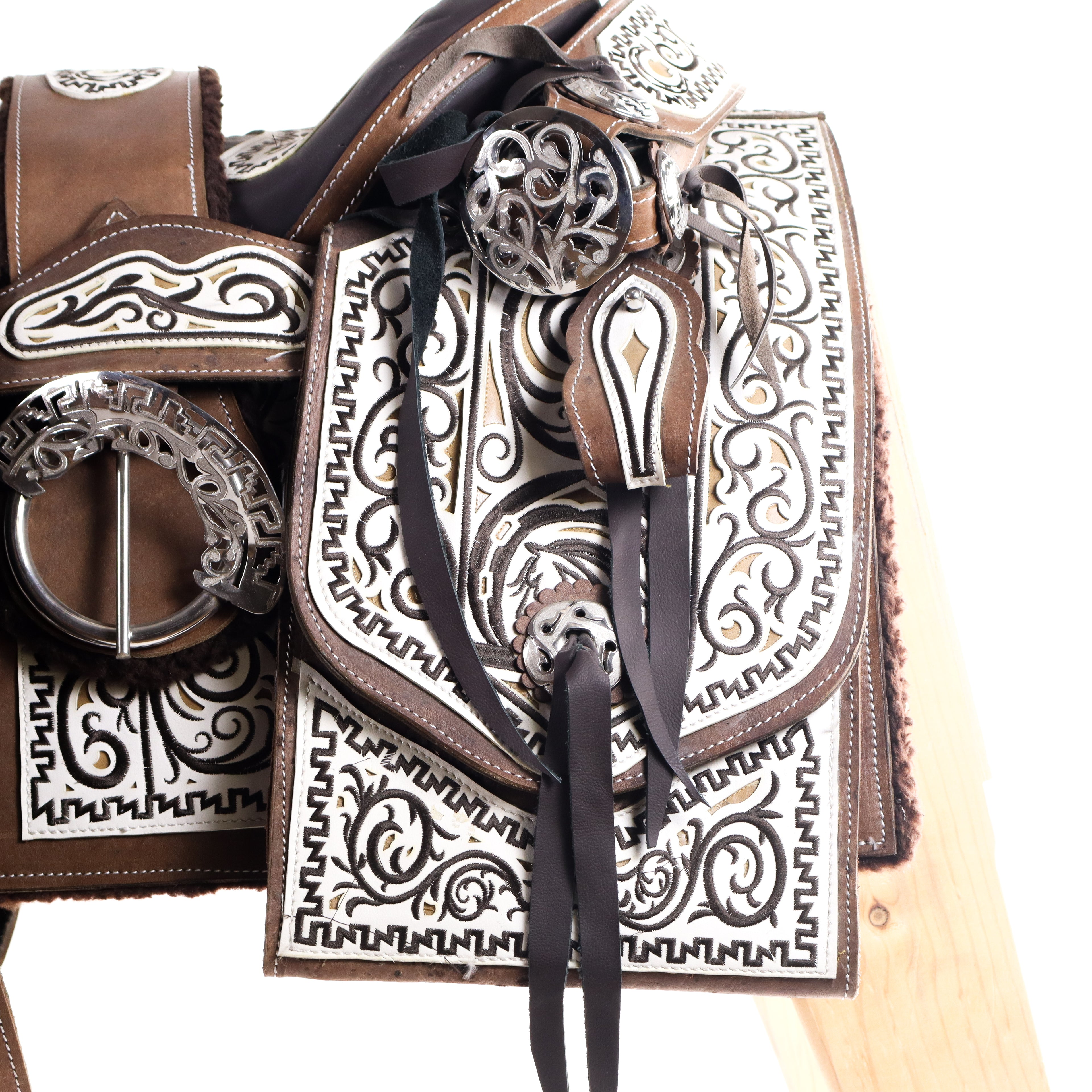 Charro Saddle 16" - Brown and White | Grecas Q3