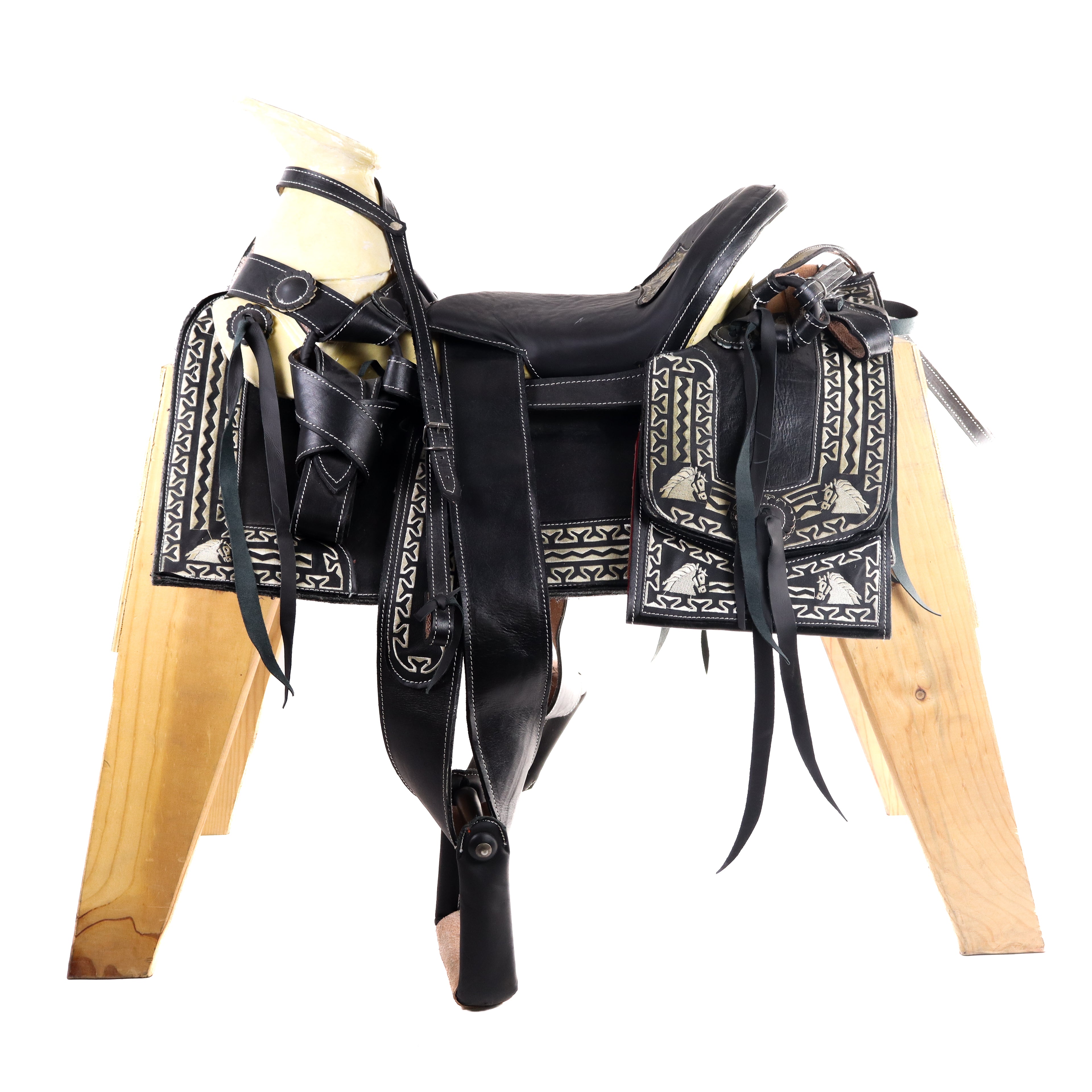 Charro Saddle 16" - Black | Horses Q1