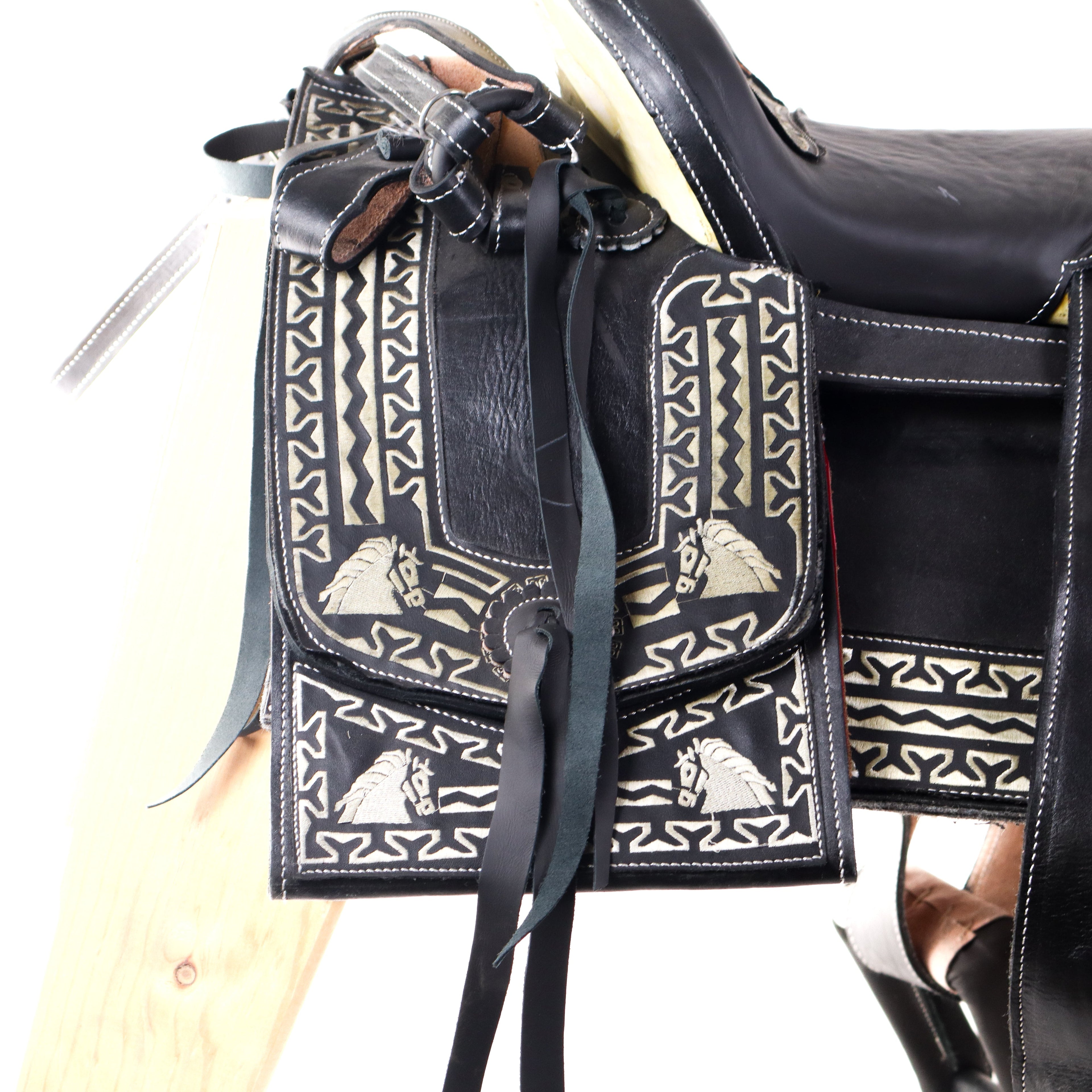 Charro Saddle 16" - Black | Horses Q1