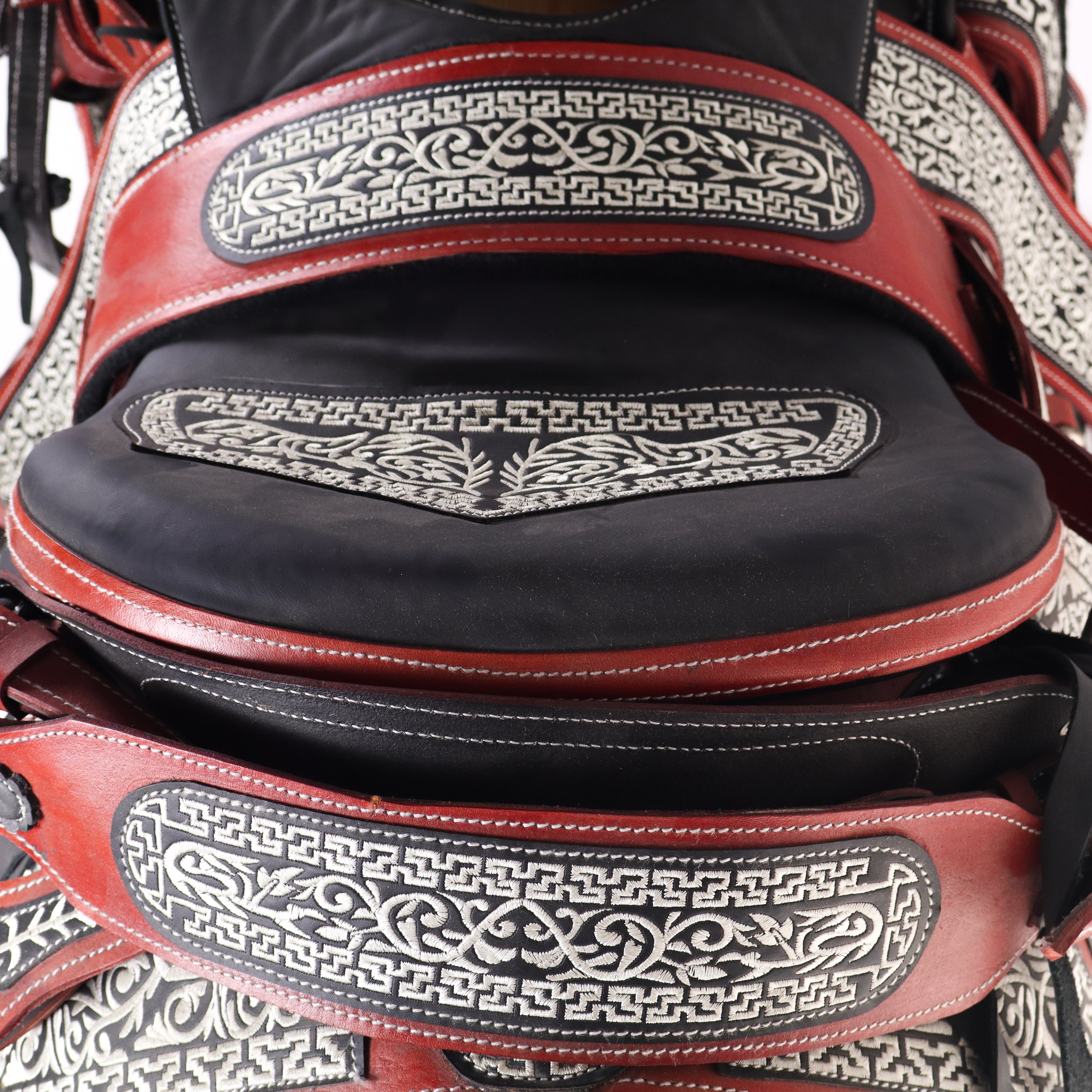 Charro Saddle 16" - Red and Black | Horse Q2